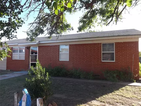 223 SE 3rd St, Tipton, OK 73570 photo 3