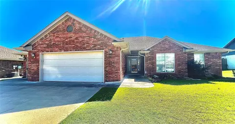1303 Manchester Dr, Shawnee, OK 74804