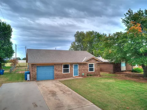 22 NE 3rd St, Tuttle, OK 73089 photo 2
