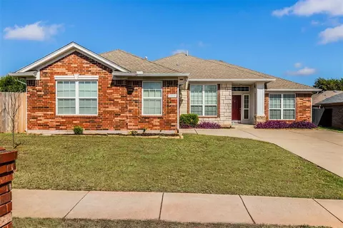 2501 Black Oaks Cir, Norman, OK 73071