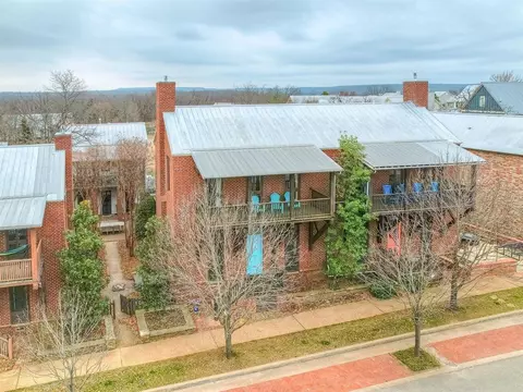 44 Park St, Carlton Landing, OK 74432