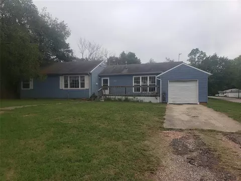 504 E Main St, Tecumseh, OK 74873 photo 2