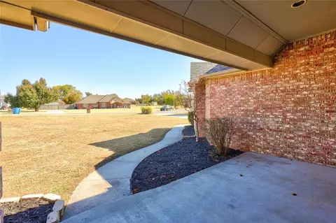 615 Juniper Ln, Tuttle, OK 73089 photo 4