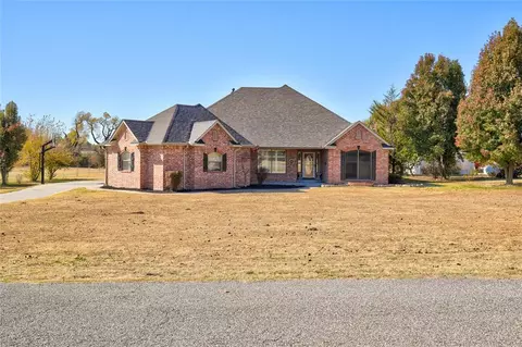 615 Juniper Ln, Tuttle, OK 73089 photo 2