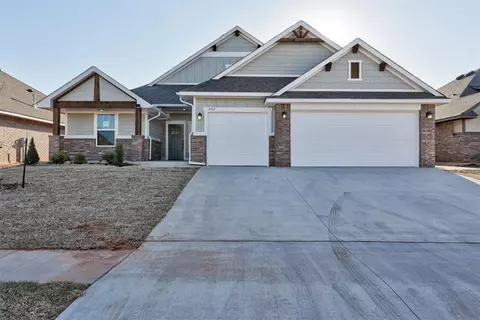 2412 Creekview Trl, Moore, OK 73160