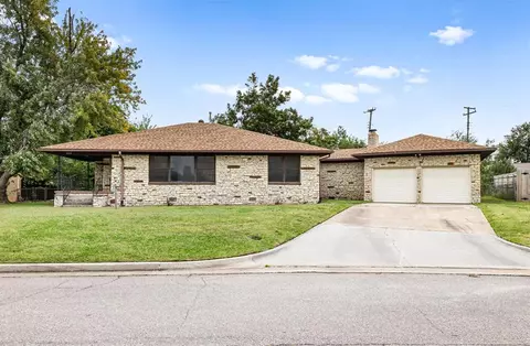 609 Thompson Dr, El Reno, OK 73036