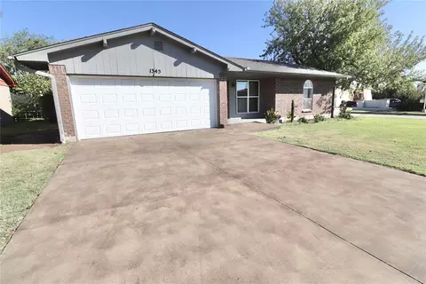 1345 Columbia Cir, Norman, OK 73071
