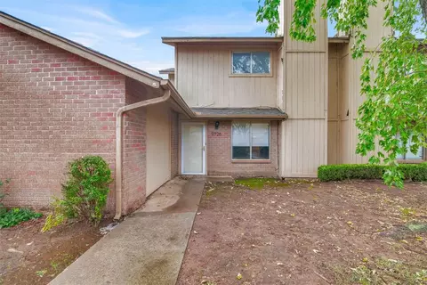 9726 Hefner Village Blvd, Oklahoma City, OK 73162