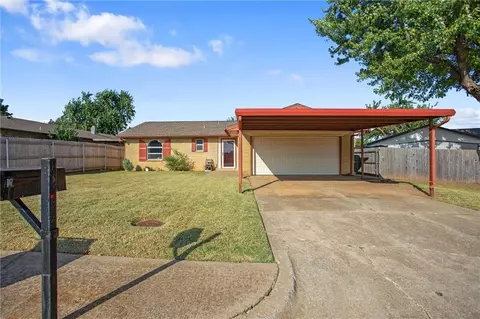 814 Cherrywood Ln, Yukon, OK 73099