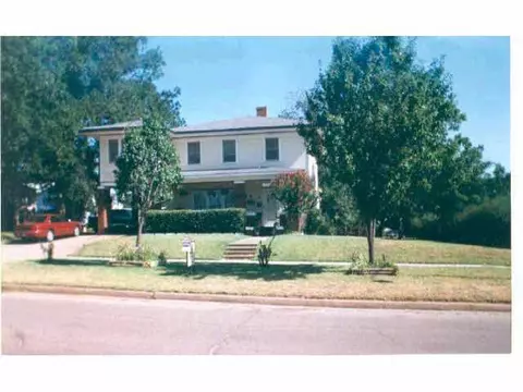 1124 E Oklahoma Ave, Guthrie, OK 73044 photo 1