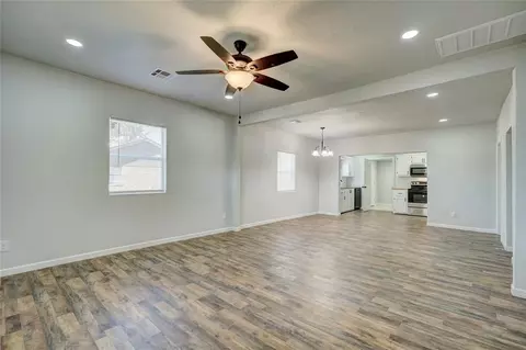 514 E 9th St, Chandler, OK 74834 photo 9