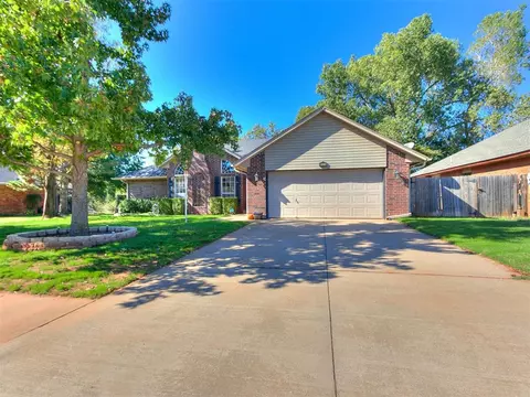 805 Old Bugle Rd, Edmond, OK 73003 photo 2