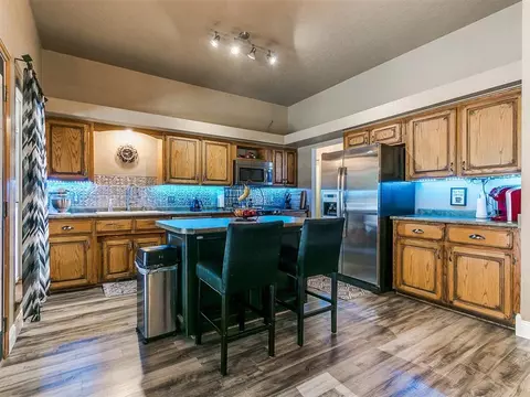 805 Old Bugle Rd, Edmond, OK 73003 photo 3