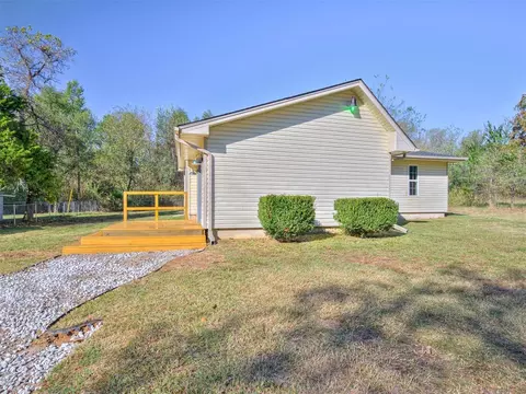 307 N 9th St, Mcloud, OK 74851 photo 4