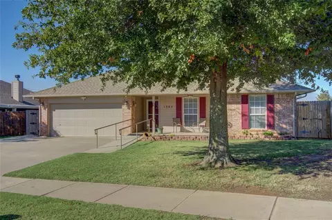 1305 Washington Cir, Moore, OK 73160