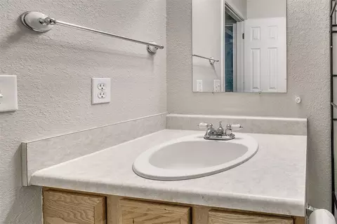 853 Camelot Dr, Moore, OK 73160 photo 17