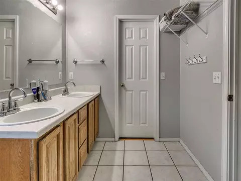 853 Camelot Dr, Moore, OK 73160 photo 13