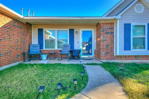 853 Camelot Dr, Moore, OK 73160 photo 25