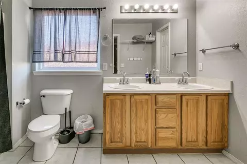853 Camelot Dr, Moore, OK 73160 photo 11