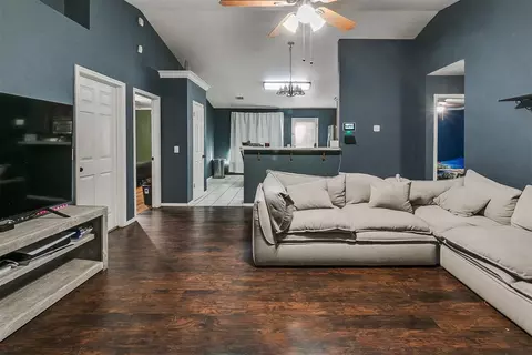853 Camelot Dr, Moore, OK 73160 photo 8
