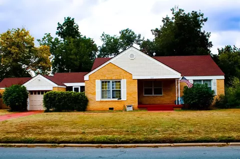 826 W Missouri Ave, Chickasha, OK 73018