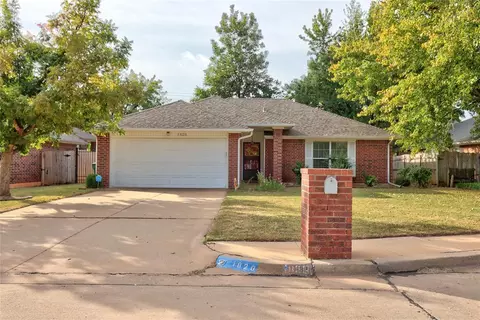 1820 Park Lane Dr, Edmond, OK 73003
