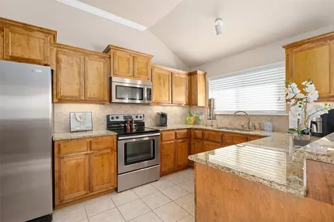 712 Apple Tree Ln, Moore, OK 73160 photo 6