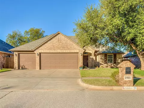 2901 Brookstone Ct, Moore, OK 73160