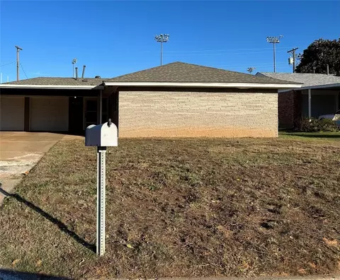2016 Albert Dr, Midwest City, OK 73130