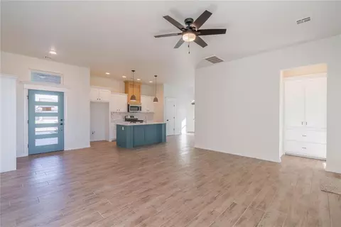643 Hackberry Ln, Washington, OK 73093 photo 4