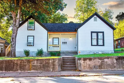714 S 5th St, Chickasha, OK 73018