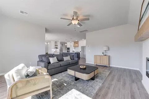 512 Cantebury Dr, Tuttle, OK 73089 photo 3