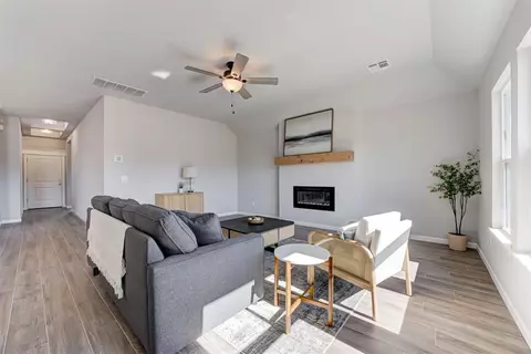 512 Cantebury Dr, Tuttle, OK 73089 photo 5