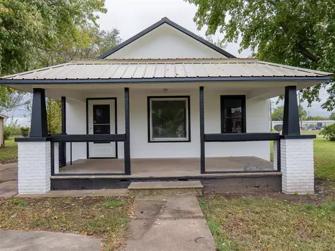 122 W 2nd St, Stroud, OK 74079