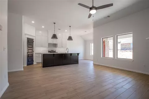 9300 NW 89th St, Yukon, OK 73099