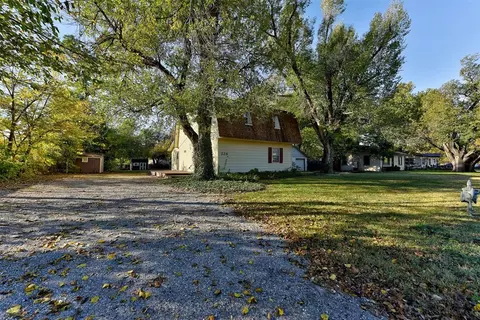 228 W Thatcher St, Edmond, OK 73003