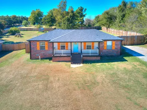 703 S Acres Dr, Midwest City, OK 73130