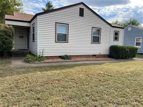 326 E Grumman Dr, Midwest City, OK 73110