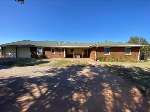 22383 E 1070 Rd, Clinton, OK 73601