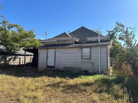 709 E Pecan St, Altus, OK 73521 photo 5