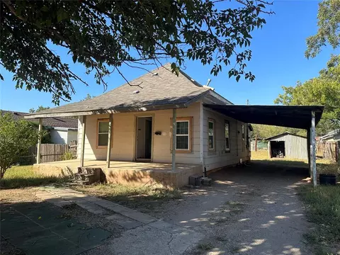 709 E Pecan St, Altus, OK 73521