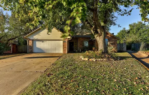 1329 Grand Mnr, Midwest City, OK 73130