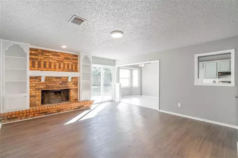 1036 NE 9th St, Moore, OK 73160 photo 3