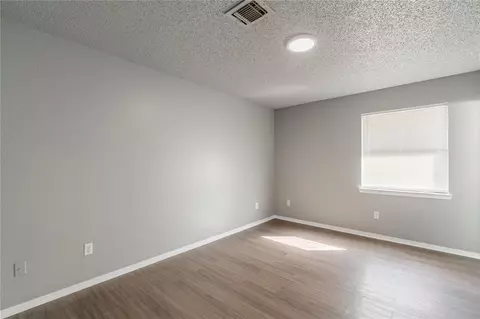 1036 NE 9th St, Moore, OK 73160 photo 10