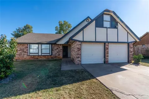 1036 NE 9th St, Moore, OK 73160