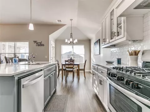 9432 NW 87th Pl, Yukon, OK 73099