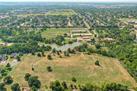 3900 S Bryant Ave, Edmond, OK 73013