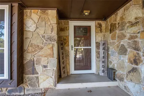 2108 Brookview Ln, Edmond, OK 73034