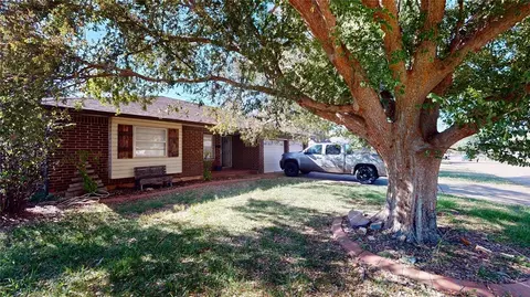 1024 NW 22nd St, Moore, OK 73160