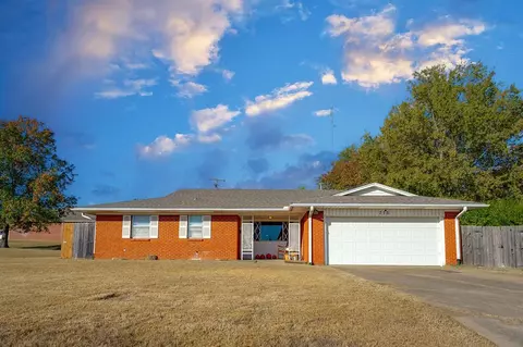 715 N Susan Ave, Ada, OK 74820